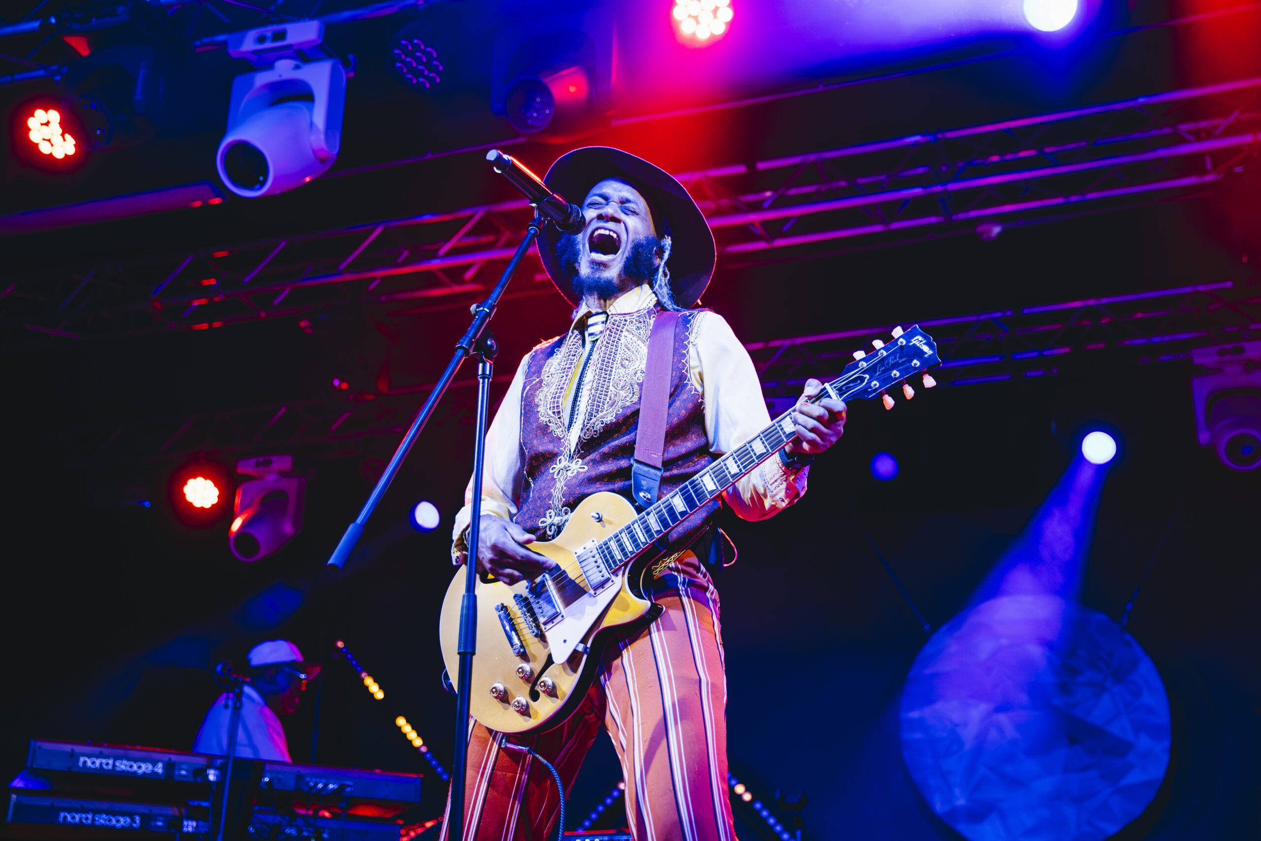 Fantastic Negrito (Isolation Budapest)