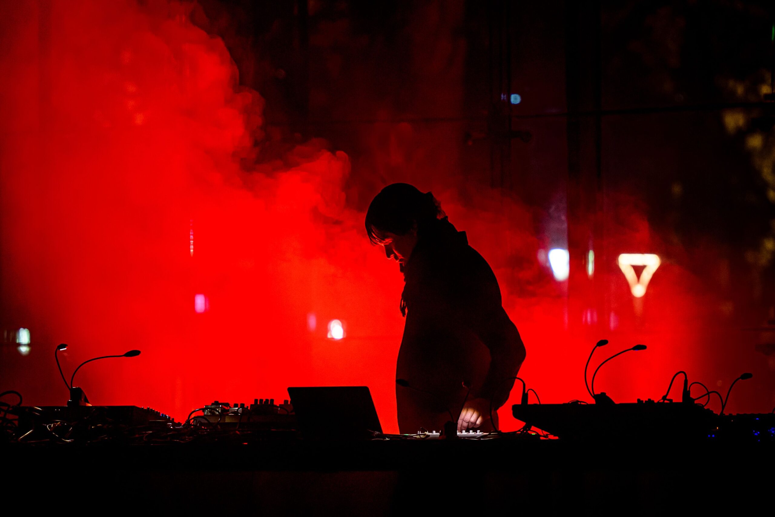 Lélekből épült hangtörténet – Rafael Anton Irisarri a Magyar Zene Házában –...